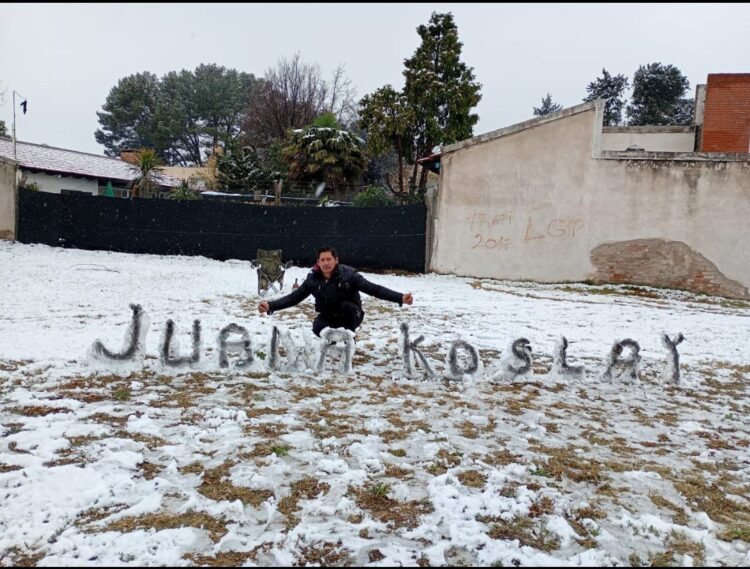 Imágenes que nos comparten de la nieve en su paso por Juana Koslay