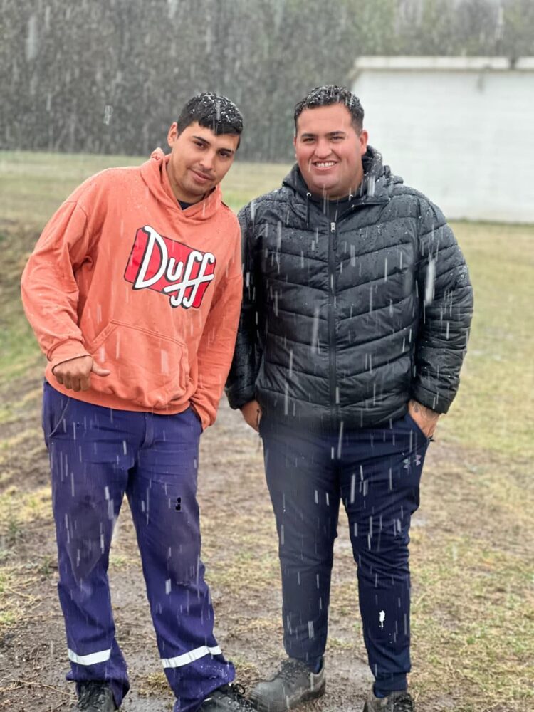 Imágenes que nos comparten de la nieve en su paso por Juana Koslay