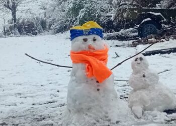 Imágenes que nos comparten de la nieve en su paso por Juana Koslay