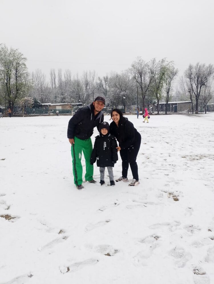 Imágenes que nos comparten de la nieve en su paso por Juana Koslay