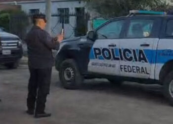 Operativo de la Policía Federal en el barrio Vicente Dupuy por presunto caso de Trata de personas. Estaría una menor involucrada como víctima.