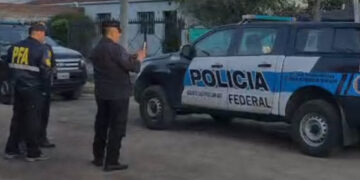 Operativo de la Policía Federal en el barrio Vicente Dupuy por presunto caso de Trata de personas. Estaría una menor involucrada como víctima.
