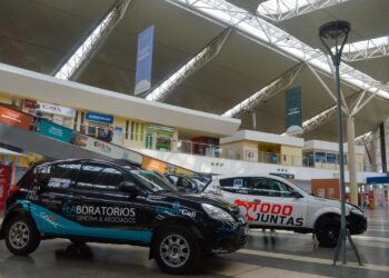 El Rally Argentino comenzó a ‘correr’ con una exhibición de autos en la EDIRO