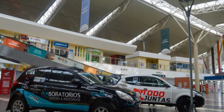 El Rally Argentino comenzó a ‘correr’ con una exhibición de autos en la EDIRO