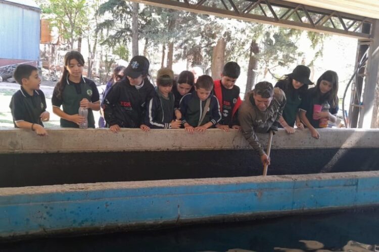 Estudiantes de Juana Koslay visitaron la Estación de Piscicultura