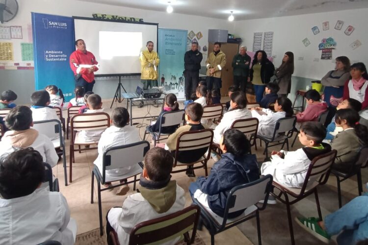 Estudiantes de Juana Koslay se capacitaron en incendios forestales