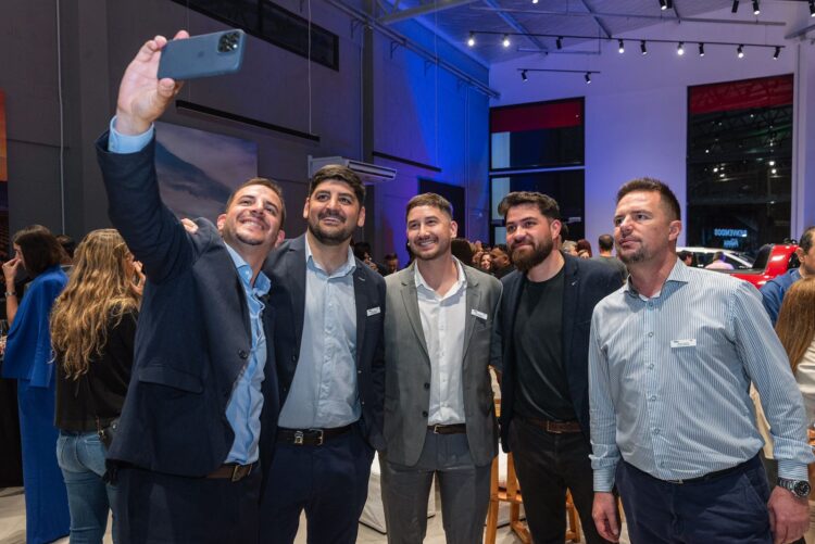 Familia Parra inauguró la concesionaria oficial Jeep RAM en San Luis