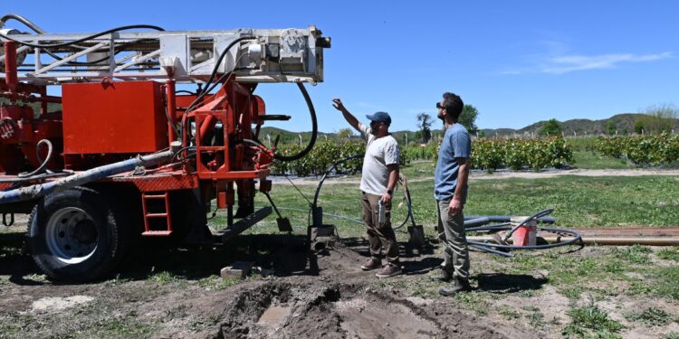 Trabajan en dos perforaciones en Cruz de Piedra
