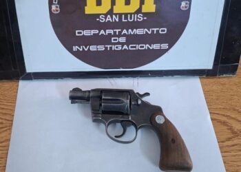 La Policía secuestró un arma de fuego que era ofrecida a la venta por WhatsApp