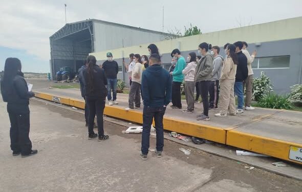 Estudiantes de la UNSL visitaron ‘La Metropolitana’ en Donovan