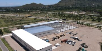 El gobernador Poggi recorrió los avances de la nueva planta que la firma Servet SA construye en Donovan