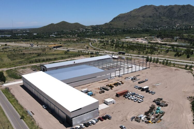 El gobernador Poggi recorrió los avances de la nueva planta que la firma Servet SA construye en Donovan