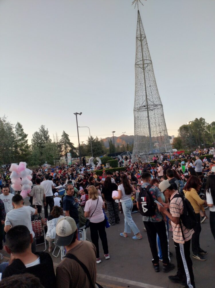 Gran convocatoria para la noche principal del encendido del Árbol de tus sueños