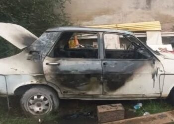 Bomberos controlaron un incendio de un auto en Juana Koslay: no hubo heridos