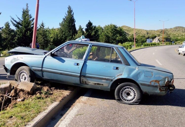 Dos personas resultaron heridas tras un accidente automovilístico en la Autopista Los Puquios