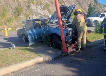 Dos personas resultaron heridas tras un accidente automovilístico en la Autopista Los Puquios