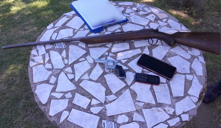 La Policía realizó allanamientos en San Luis, La Punta y Juana Koslay y secuestró armas de fuego, municiones y otros elementos