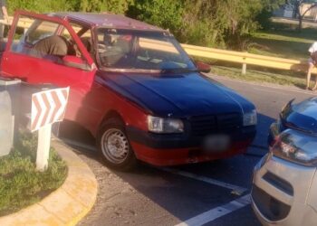 Una camioneta y un auto colisionaron en la Autopista Los Puquios; uno de los conductores dio positivo en el alcotest