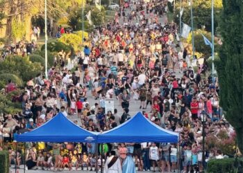 Cientos de niños vivieron la tradicional Bajada de los Reyes Magos en Juana Koslay