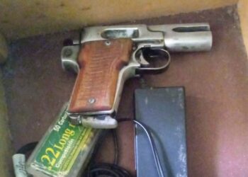 Tras distintos allanamientos en Juana Koslay y San Luis por una causa de hurto, la Policía secuestró un arma de fuego y distintos elementos de interés