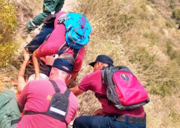 Rescataron a una mujer lesionada en el Cerro de la Cruz