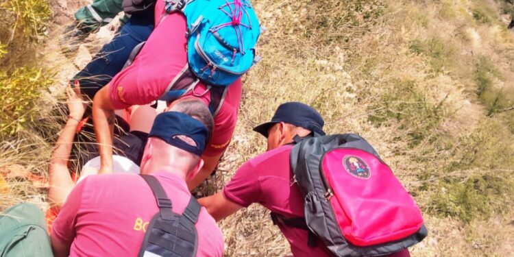 Rescataron a una mujer lesionada en el Cerro de la Cruz