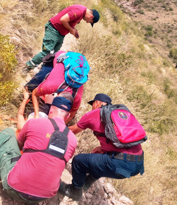 Rescataron a una mujer lesionada en el Cerro de la Cruz