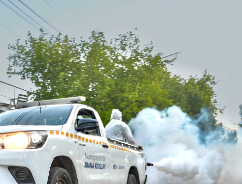 Juana Koslay refuerza la fumigación
