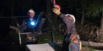 Situación actual (22.50 hs) del corte de luz por caída de un árbol de gran porte sobre tendido eléctrico