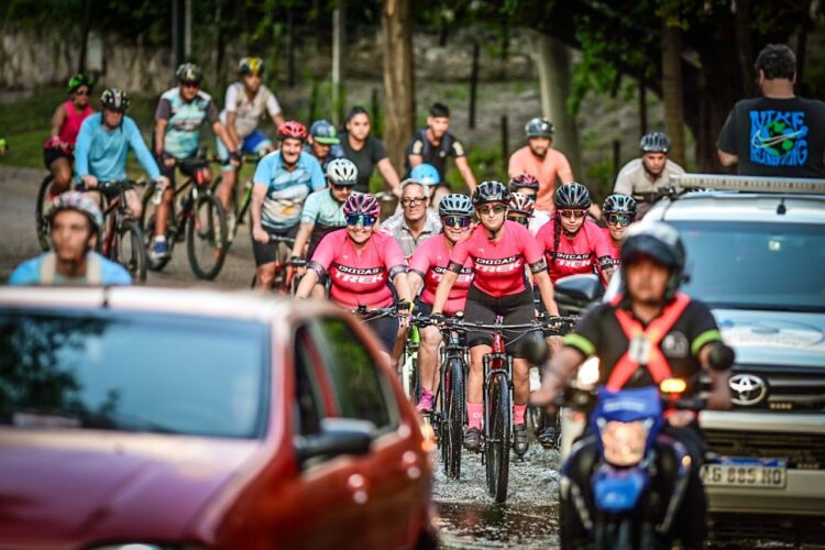 Gran convocatoria en Juana Koslay: más de 400 personas dijeron presente en la Bicicleteada + Running
