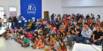 El Municipio entregó 500 guardapolvos y refuerza la igualdad de oportunidades