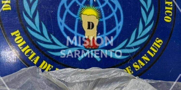 Tras un procedimiento en la EDIRO, la Policía incautó droga valuada en casi 5 millones de pesos y detuvo a un joven