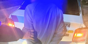 Demoraron a un hombre por ocasionar disturbios e intentar incendiar una vivienda