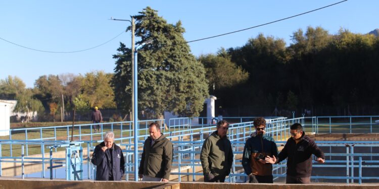 Autoridades y técnicos de San Luis Agua recorrieron la planta potabilizadora de Cuchi Corral en Juana Koslay