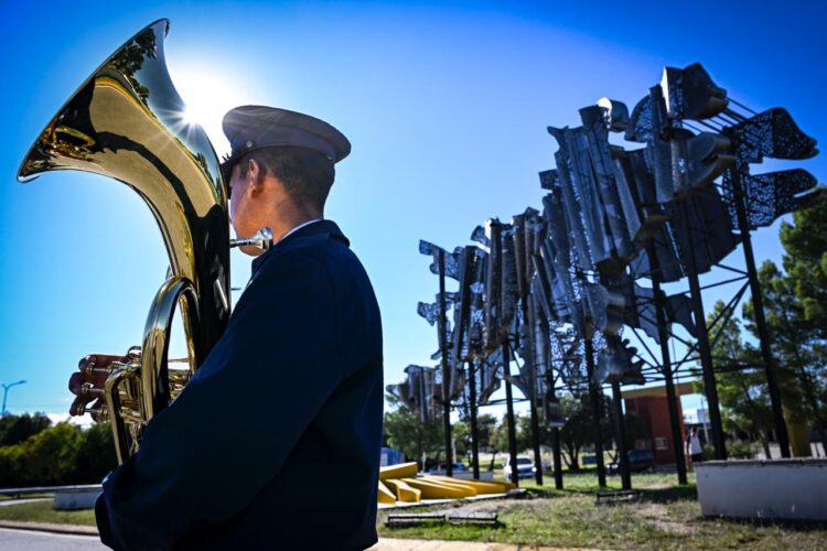 El Ejército Argentino y la Fuerza Aérea participaron de un sentido homenaje a los caídos en Malvinas