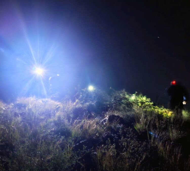 Rescataron a tres personas que se habían extraviado en el Cerro de la Cruz
