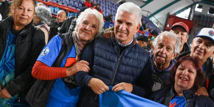 En el Ave Fénix, con la presencia del gobernador, comenzaron los juegos de ‘Grandes Amigos’