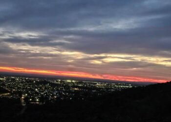 Rescataron a una joven en el Cerro de la Cruz