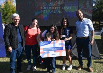 Educación y movilidad: entrega de bicicletas TuBi y Boleto Educativo en Juana Koslay