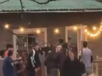 Potrero de los Funes: violento episodio en un restaurante donde un grupo de hombres agredió al propietario y provocó daños en el local