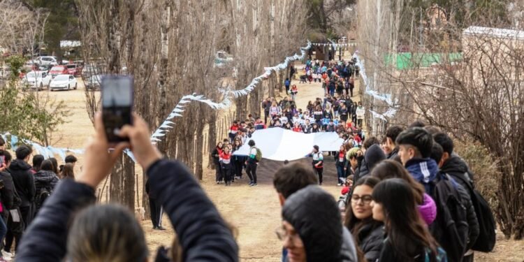 La 51° Marcha Patriótica a Pie: una tradición de la Escuela Normal que moviliza la memoria