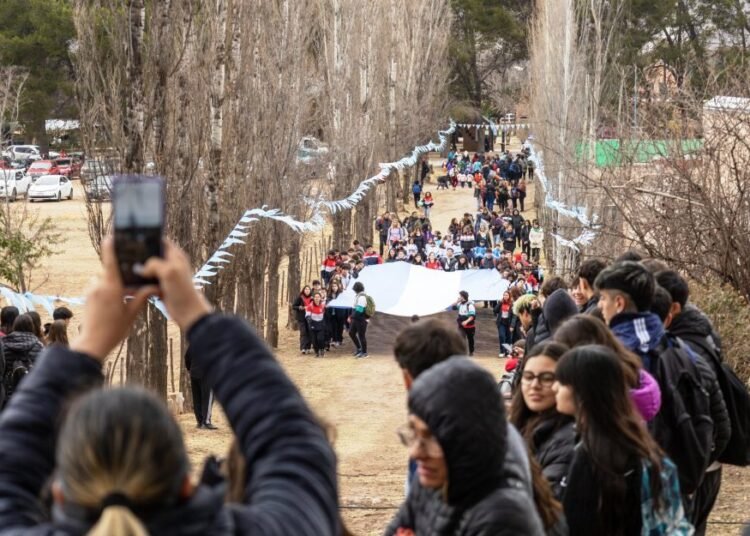 La 51° Marcha Patriótica a Pie: una tradición de la Escuela Normal que moviliza la memoria