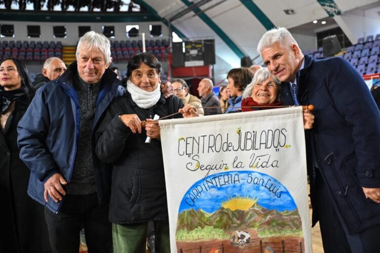 300 adultos mayores participaron de la jornada provincial de “Grandes Amigos” en el Ave Fénix