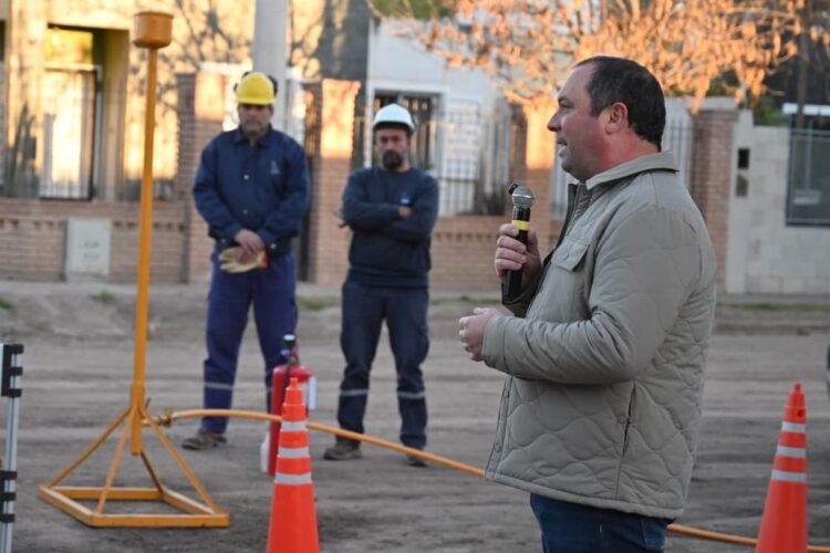 Vecinos del barrio Virgen de Fátima ya tienen la red de gas natural en sus puertas