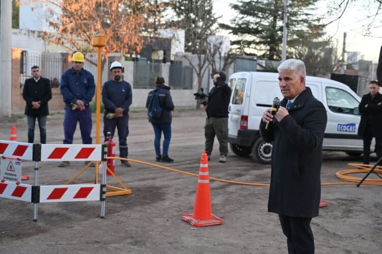Vecinos del barrio Virgen de Fátima ya tienen la red de gas natural en sus puertas
