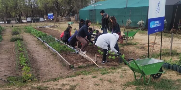 Estudiantes de Nutrición conocieron los sistemas productivos de la granja de Cruz de Piedra