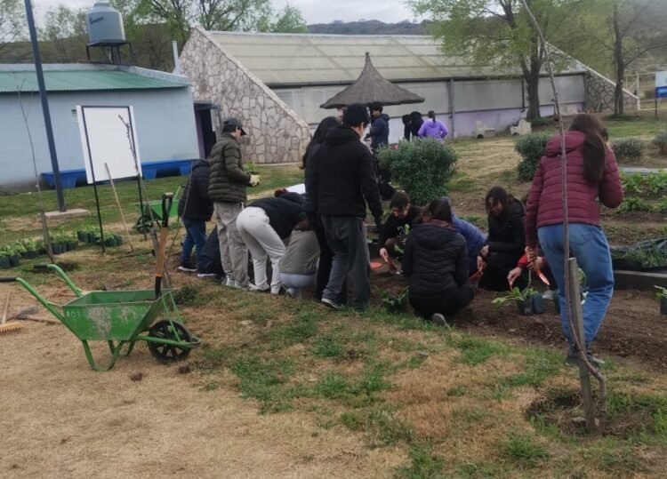 Estudiantes de Nutrición conocieron los sistemas productivos de la granja de Cruz de Piedra
