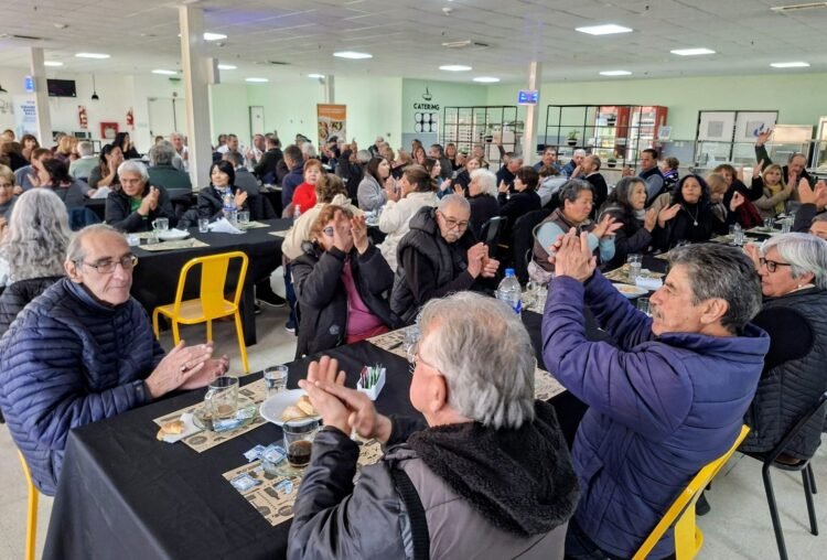 Adultos mayores de Juana Koslay y otras 3 localidades participaron de la 22° Jornada del Año de ‘Grandes Amigos Salud’ en el Hospital Central Ramón Carrillo