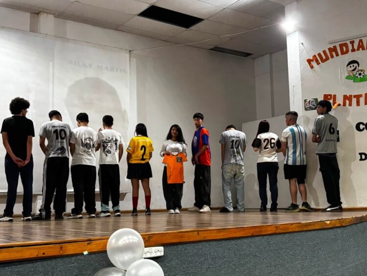 Historia, camisetas y fútbol: así se vive el “Mundialito Puntano” en el Colegio N° 13 “Prof. Roberto Moyano”