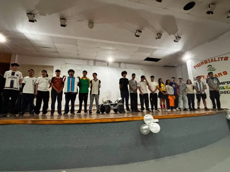 Historia, camisetas y fútbol: así se vive el “Mundialito Puntano” en el Colegio N° 13 “Prof. Roberto Moyano”